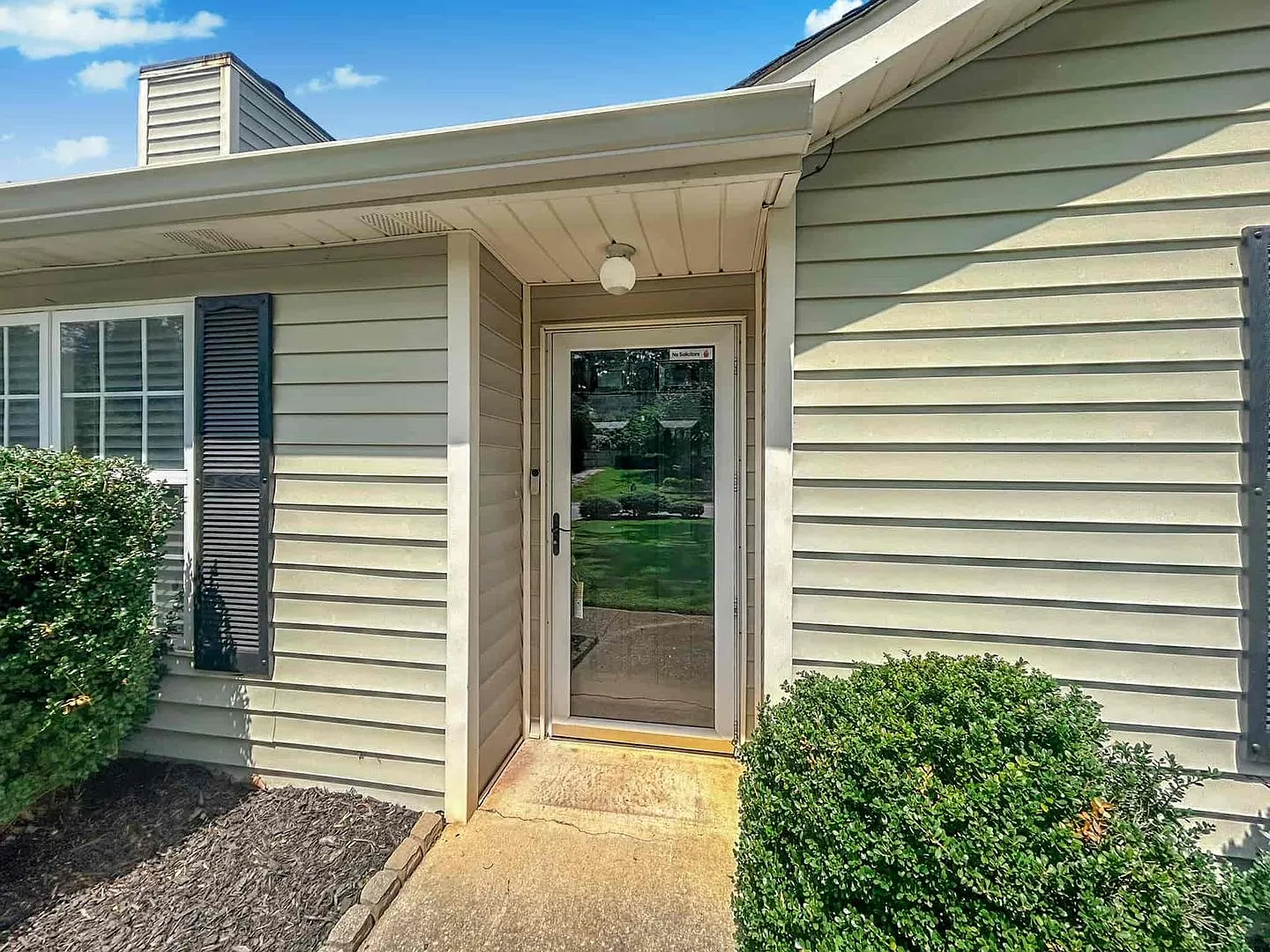 Charming 3-Bedroom Home on Over Half an Acre in Powder Springs! — Photo 2