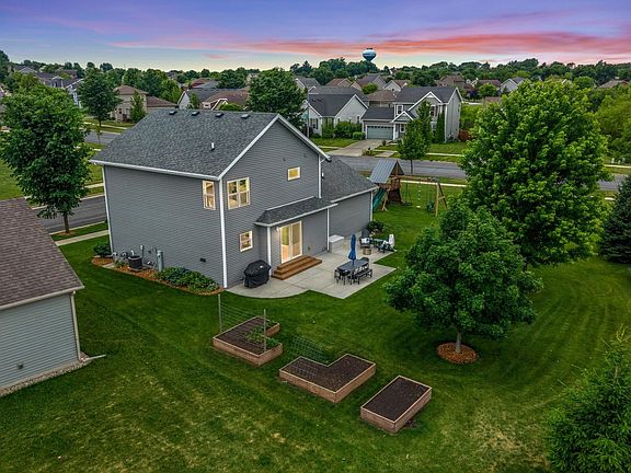 3rd image of 6302 Pennock Ln