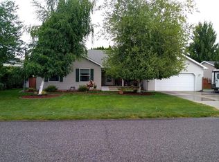 8615 N Woodvine Dr, Hayden Lake, ID 83835