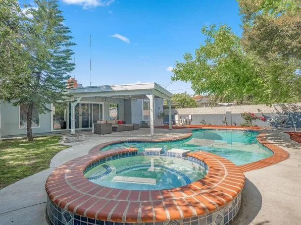 12703 Hatteras St, Valley Village, CA 91607