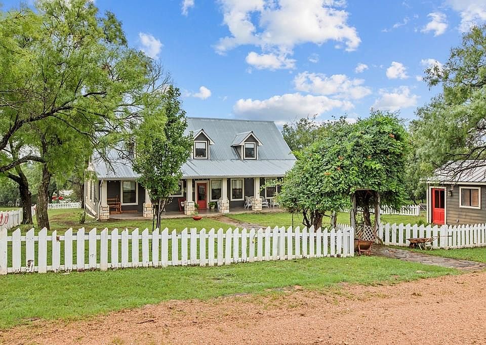 1st image of 211 Riverside Dr W