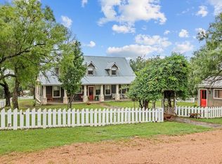 211 Riverside Dr W, Kingsland, TX 78643