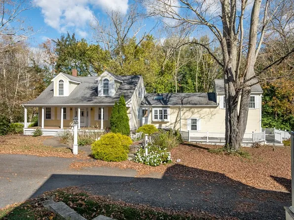 383 South St W, Raynham, MA 02767