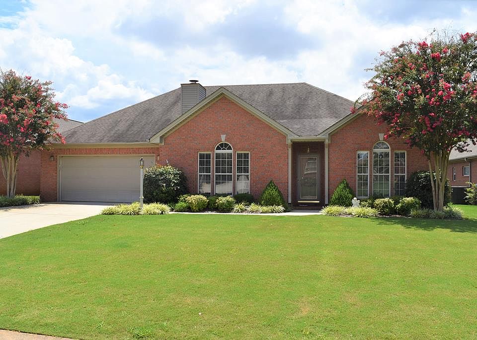 1st image of 207 Woodfield Ct