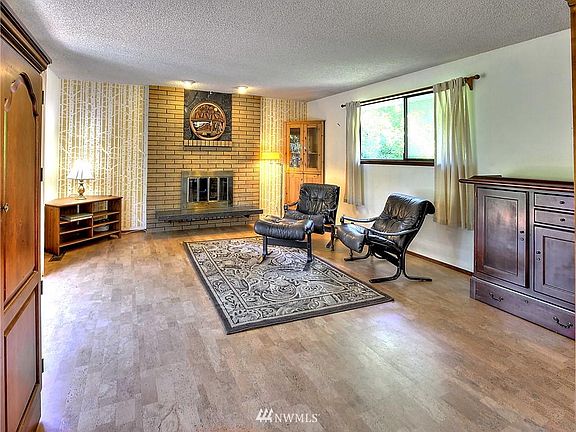 3rd image of 1714 9th St SE