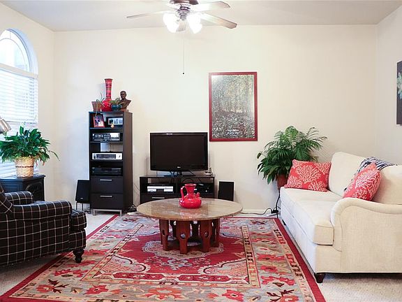 4th image of 128 Leonard St