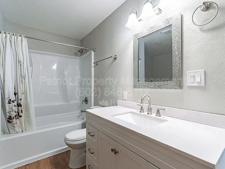 110 W Seldon Ln — Photo 38