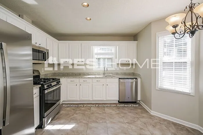 Building Photo - 6285 Hampstead Ln