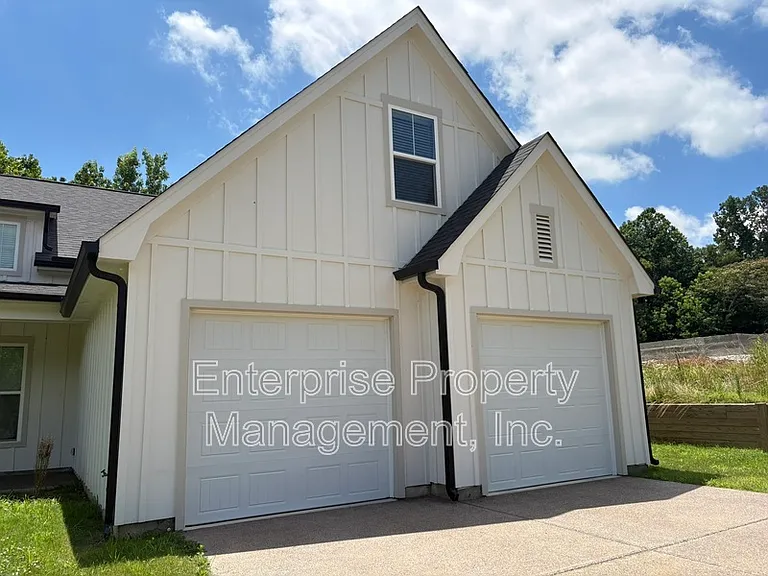 239 McLaughlin Dr — Photo 3