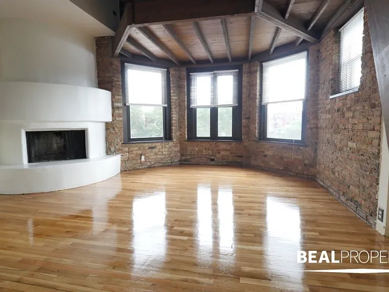 556 W Wellington Ave #3F — Photo 2