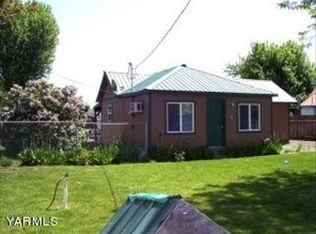 371 Hall Rd, Yakima, WA 98908