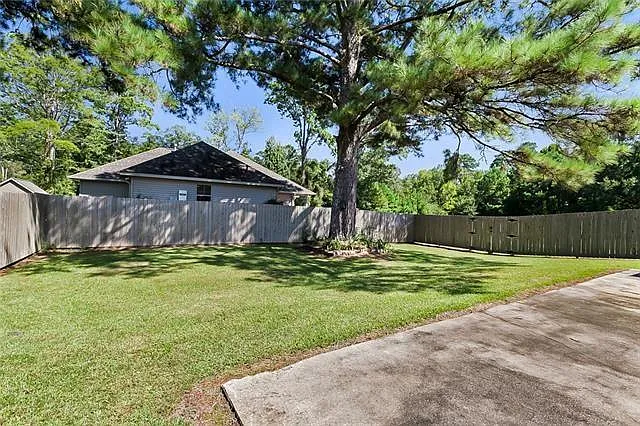 43184 Naples Dr — Photo 16