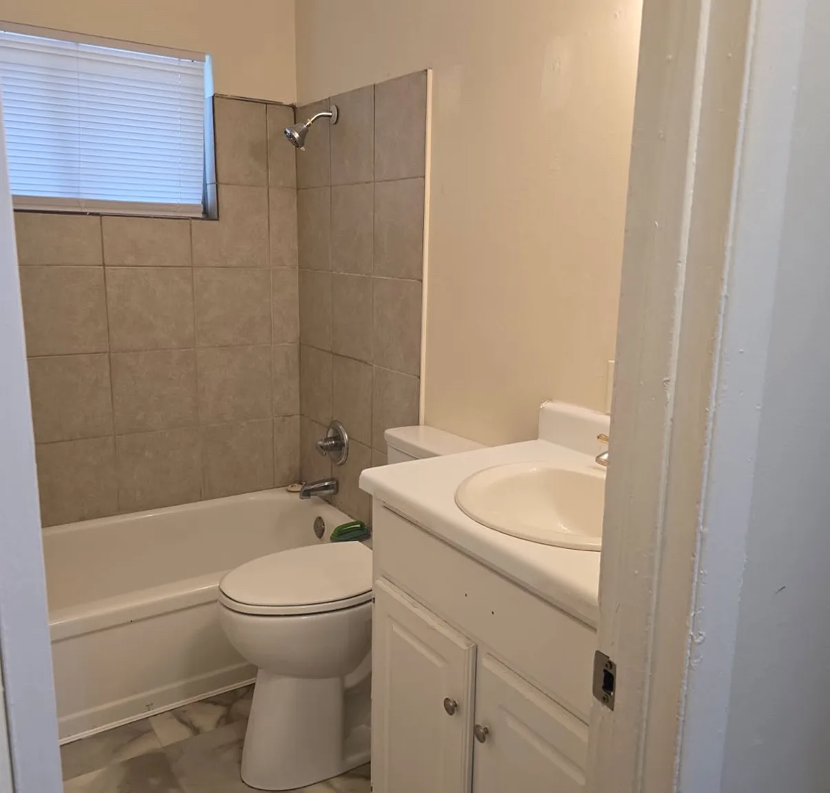 4 bed, 1300 sqft, $1,300 — Photo 4