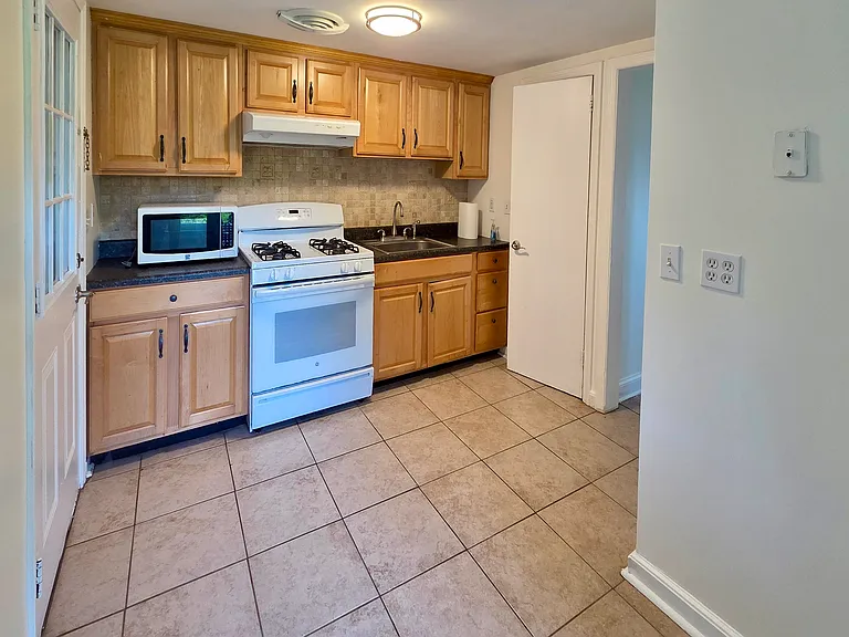 1430 Sussex Tpke #3 — Photo 1