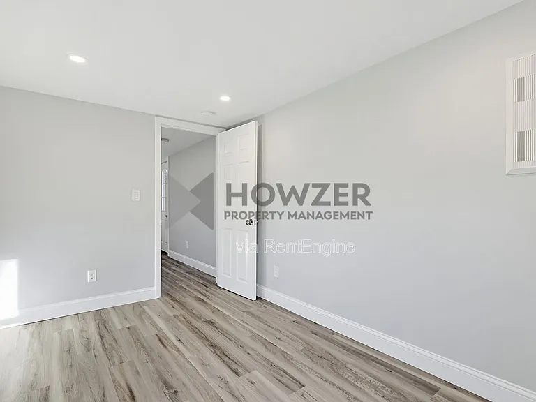 35 Riverside Dr #1R — Photo 10