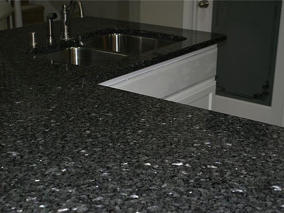 3rd image of 4829 Greenwood Dr SW