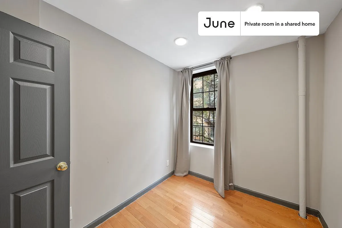 Full bedroom in 3 bed/1 bath home in East Village #716 A — Photo 3