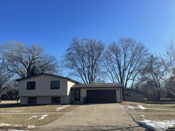 182 2nd St, Tracy, MN 56175