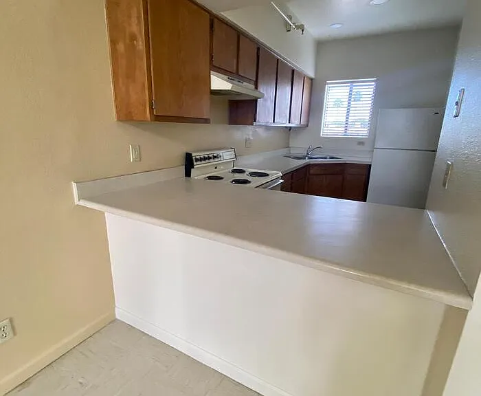 1701 N Park Ave #10 — Photo 3