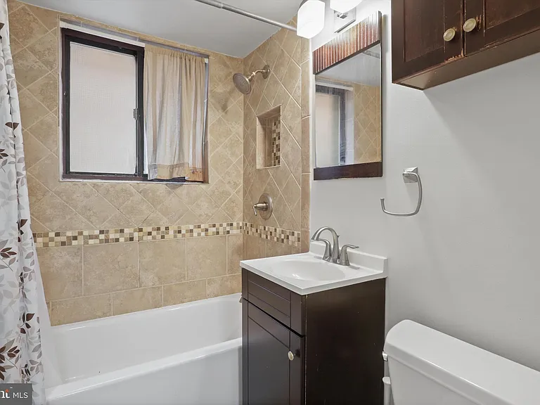 1581 N Colonial Ter #201X — Photo 20