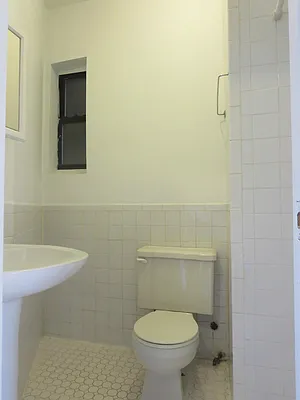 Rented by Keller Williams NYC | media 23