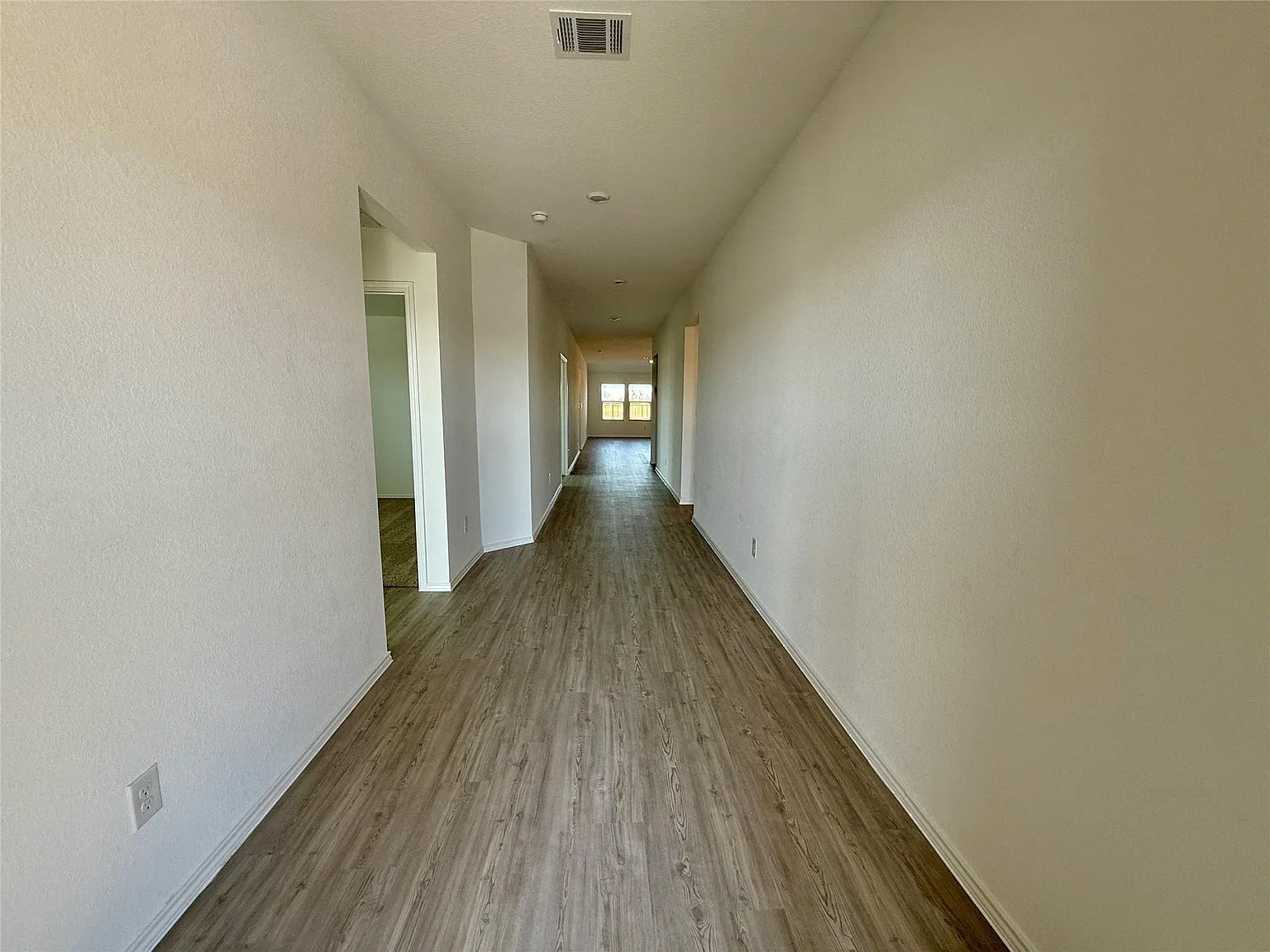 4 bed, 3.0 bath, 2300 sqft, $2,345 — Photo 4