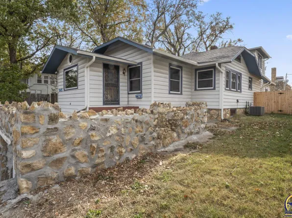 1915 SW Huntoon St, Topeka, KS 66604