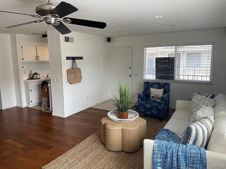 1st image of 4608 Via Vista Cir #4