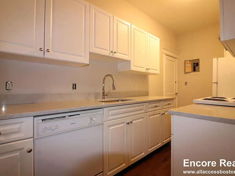 25 Stearns Rd #4 — Photo 6