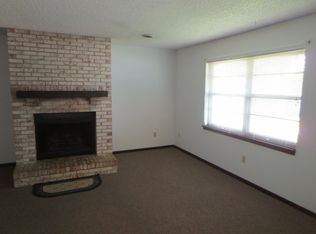 1722 Rockhill Rd, Manhattan, KS 66502