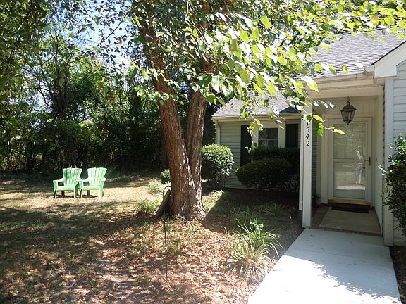 2nd image of 1542 Hunt Club Ct