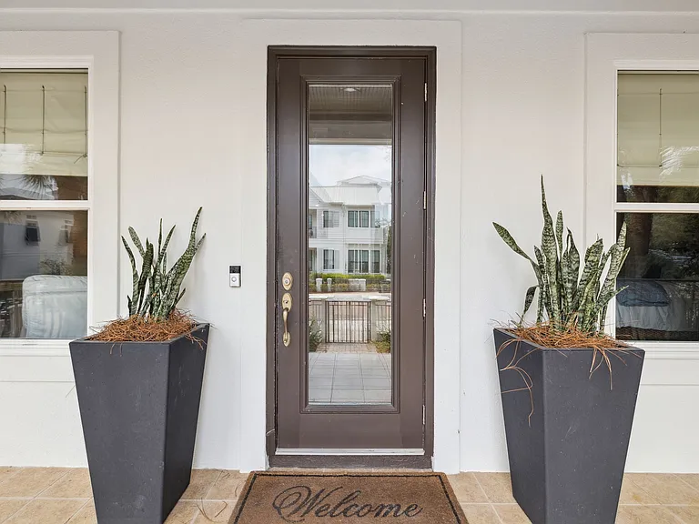 38 White Cliffs Blvd — Photo 2