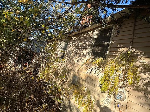 2nd image of 7521 Rutherford St