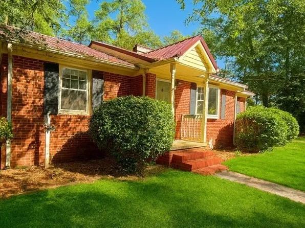 210 W Elwood Ave, Raeford, NC 28376