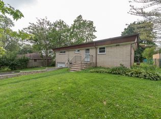 2612 E Bonnie Brook Ln, Waukegan, IL