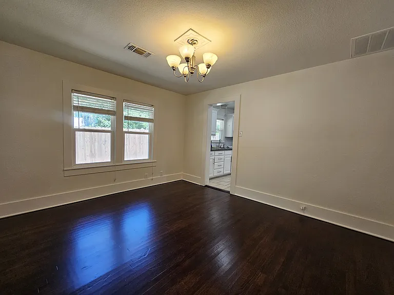806 W Spring St — Photo 7