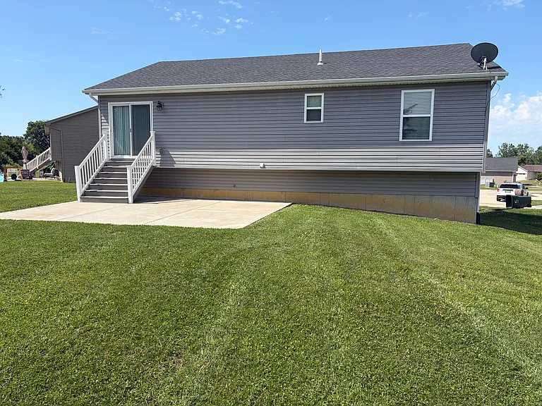 442 Honeysuckle Creek Dr — Photo 3