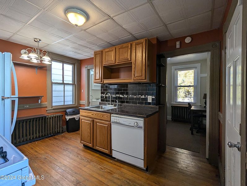 5th image of 1851 Highland Avenue
