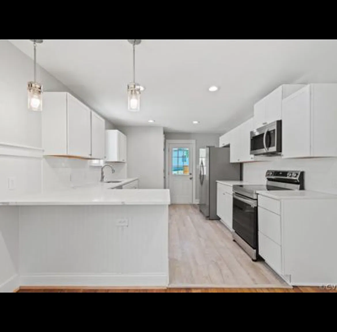 2 bed, 1001 sqft, $2,000 — Photo 1