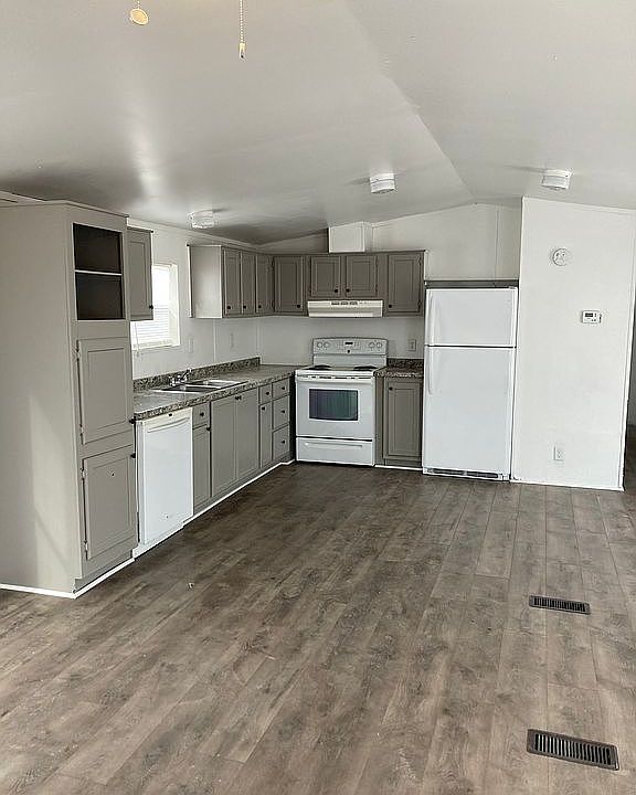 1st image of 123 Daniel Dr