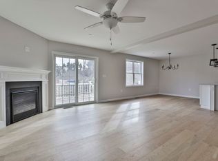 15 Forestedge Way, Manchester, NH 03102
