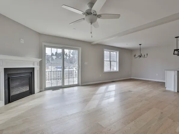 23 Forestedge Way, Manchester, NH 03102