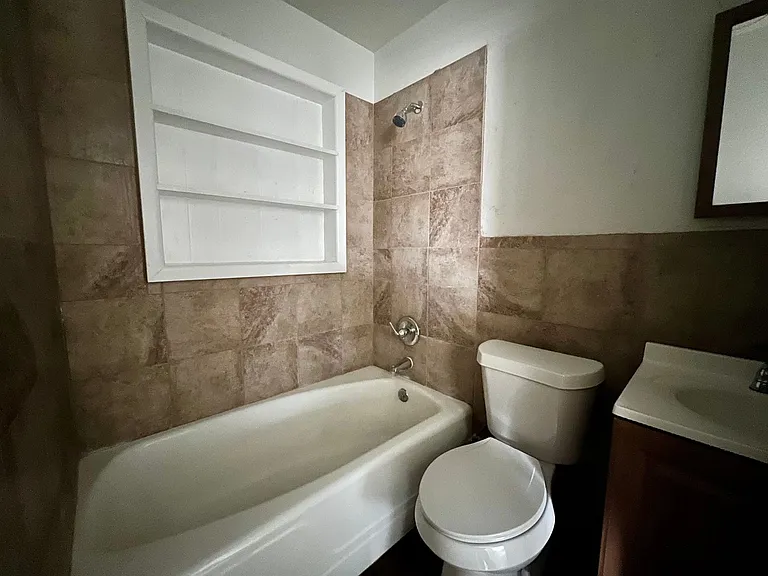 704 E Yucca Ln — Photo 6