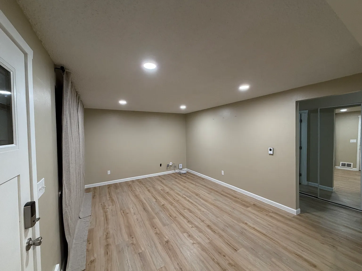 2 bed, 672 sqft, $2,000 — Photo 4