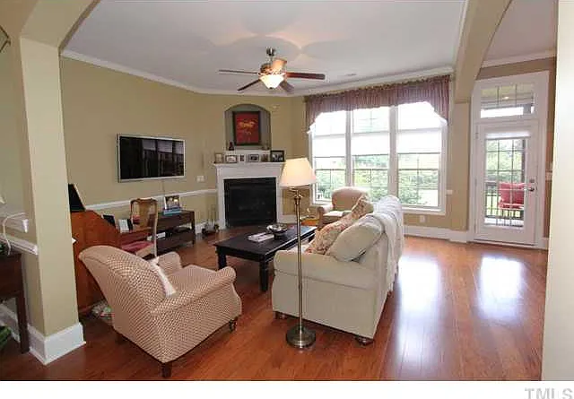 3 bed, 2.5 bath, 2012 sqft, $2,800 — Photo 2