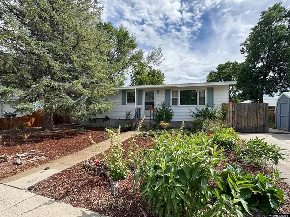 423 Elk Dr, Riverton, WY 82501