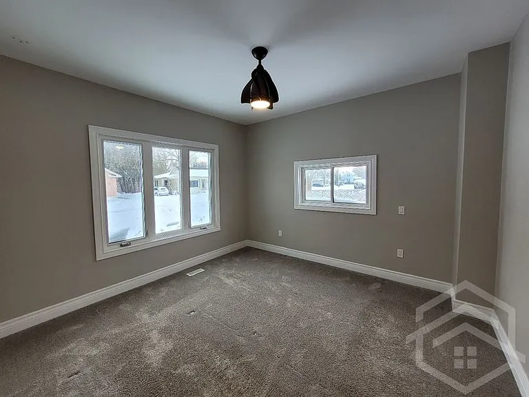 16 Palmer St W #A — Photo 5