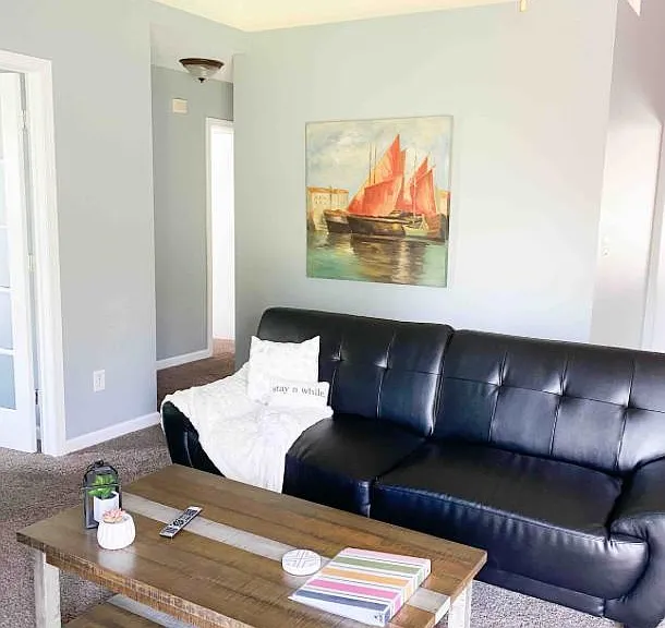 458 Vernon Pl — Photo 4
