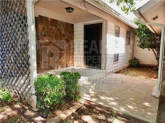 2nd image of 723 Rimrock Rd