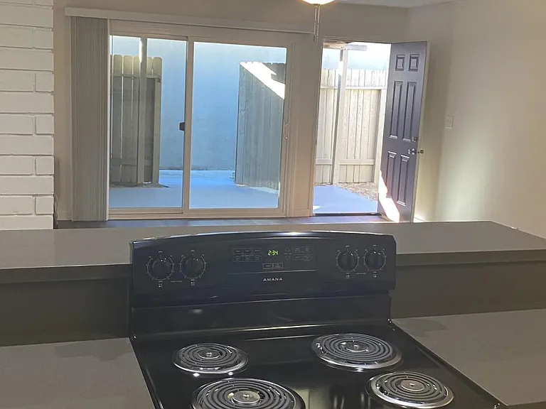 Mel Alma Apartments — Photo 16